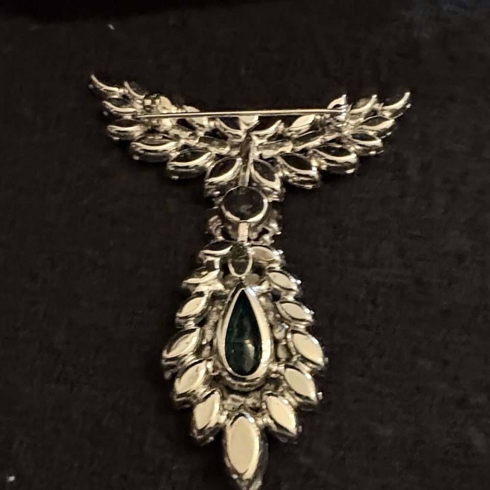 Source Unknown Silver And Emerald Brooch - image 4